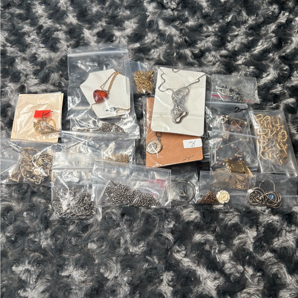 Lot of assorted necklaces